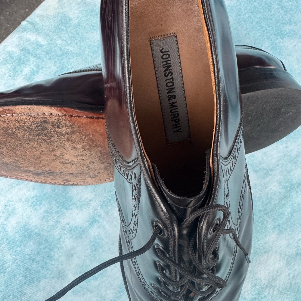 Johnston & Murphy Black Oxford Shoes with Classic Design